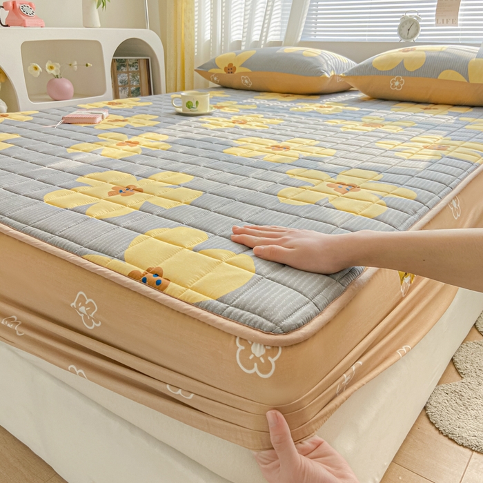 91家纺网 家纺一手货源 找家纺 鑫钰 2024新款全棉印花大豆夹棉床笠床垫保护罩 花香爱恋-灰