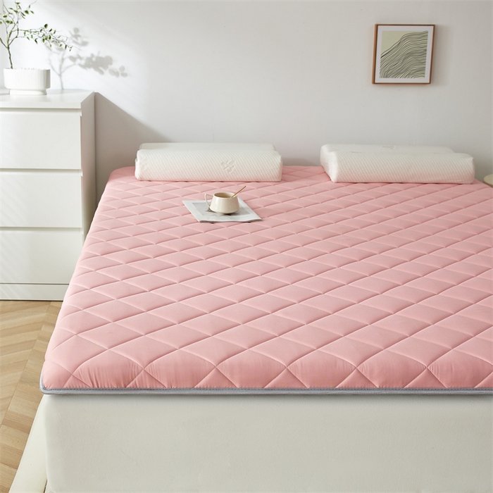 91家纺网 家纺一手货源 找家纺 寐珂 2025新款水洗棉大豆床垫 双人款 梦幻粉