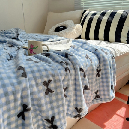 91家纺网 家纺一手货源 找家纺 桃喜 2024新款双面牛奶绒毛毯 蓝格子蝴蝶结