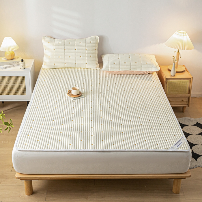 91家纺网 家纺一手货源 找家纺 鑫钰 2024新款1公分厚乳胶床垫薄款席梦思保护垫床护垫-星愿 乳胶床褥-星愿-雅白