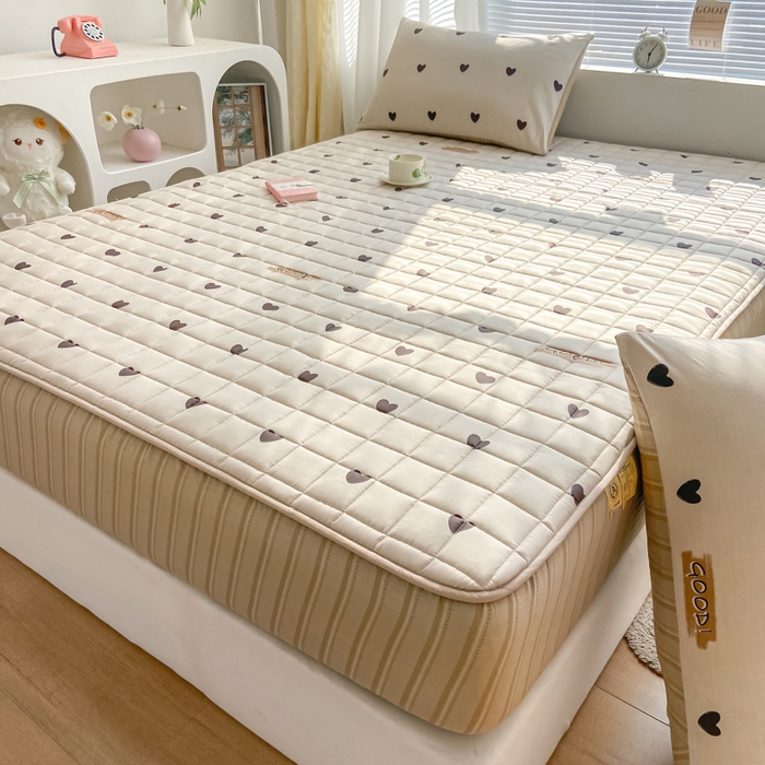 91家纺网 家纺一手货源 找家纺 鑫钰 2024新款全棉印花大豆夹棉床笠床垫保护罩 迷你爱心