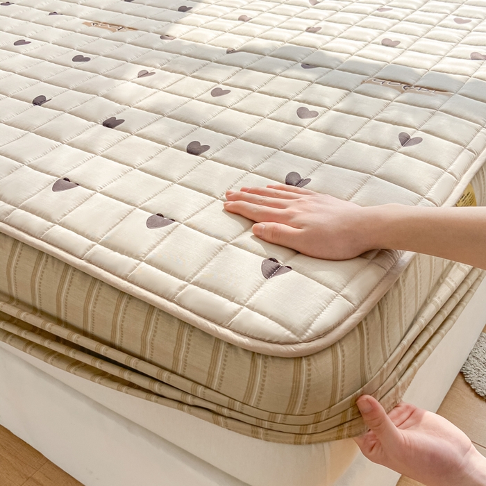 91家纺网 家纺一手货源 找家纺 鑫钰 2024新款全棉印花大豆夹棉床笠床垫保护罩 迷你爱心