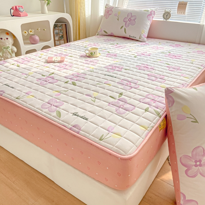 91家纺网 家纺一手货源 找家纺 鑫钰 2024新款全棉印花大豆夹棉床笠床垫保护罩 春熙-粉