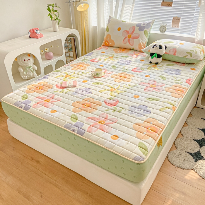 91家纺网 家纺一手货源 找家纺 鑫钰 2024新款全棉印花大豆夹棉床笠床垫保护罩 草莓仙子