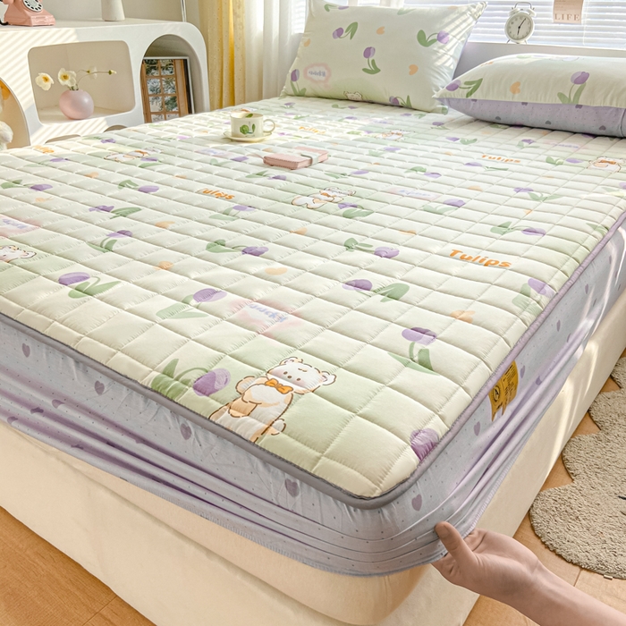 91家纺网 家纺一手货源 找家纺 鑫钰 2024新款全棉印花大豆夹棉床笠床垫保护罩 欢乐熊