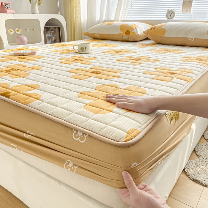 91家纺网 家纺一手货源 找家纺 鑫钰 2024新款全棉印花大豆夹棉床笠床垫保护罩 花香爱恋-黄