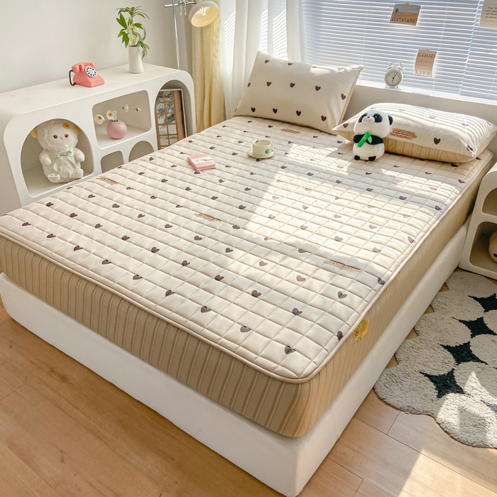 91家纺网 家纺一手货源 找家纺 鑫钰 2024新款全棉印花大豆夹棉床笠床垫保护罩 迷你爱心