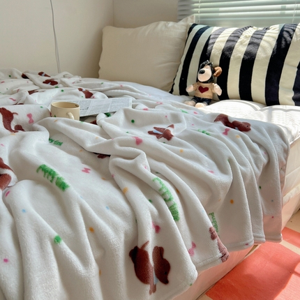 91家纺网 家纺一手货源 找家纺 桃喜 2024新款双面牛奶绒毛毯 波点腊肠狗