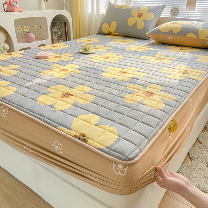 91家纺网 家纺一手货源 找家纺 鑫钰 2024新款全棉印花大豆夹棉床笠床垫保护罩 花香爱恋-灰