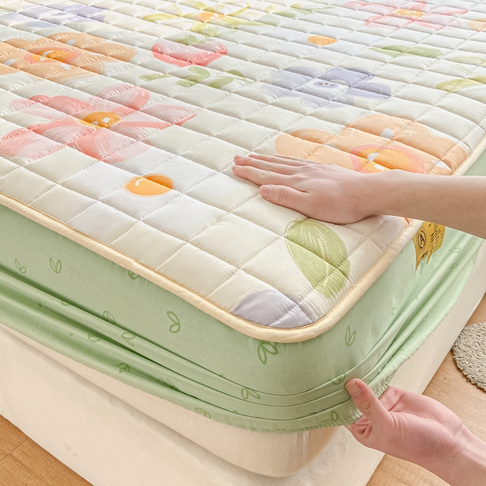 91家纺网 家纺一手货源 找家纺 鑫钰 2024新款全棉印花大豆夹棉床笠床垫保护罩 草莓仙子