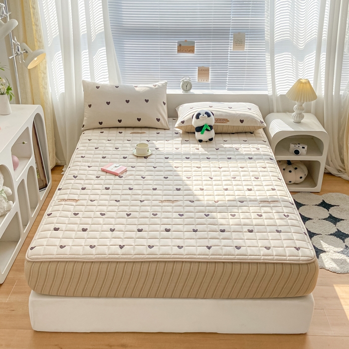 91家纺网 家纺一手货源 找家纺 鑫钰 2024新款全棉印花大豆夹棉床笠床垫保护罩 迷你爱心