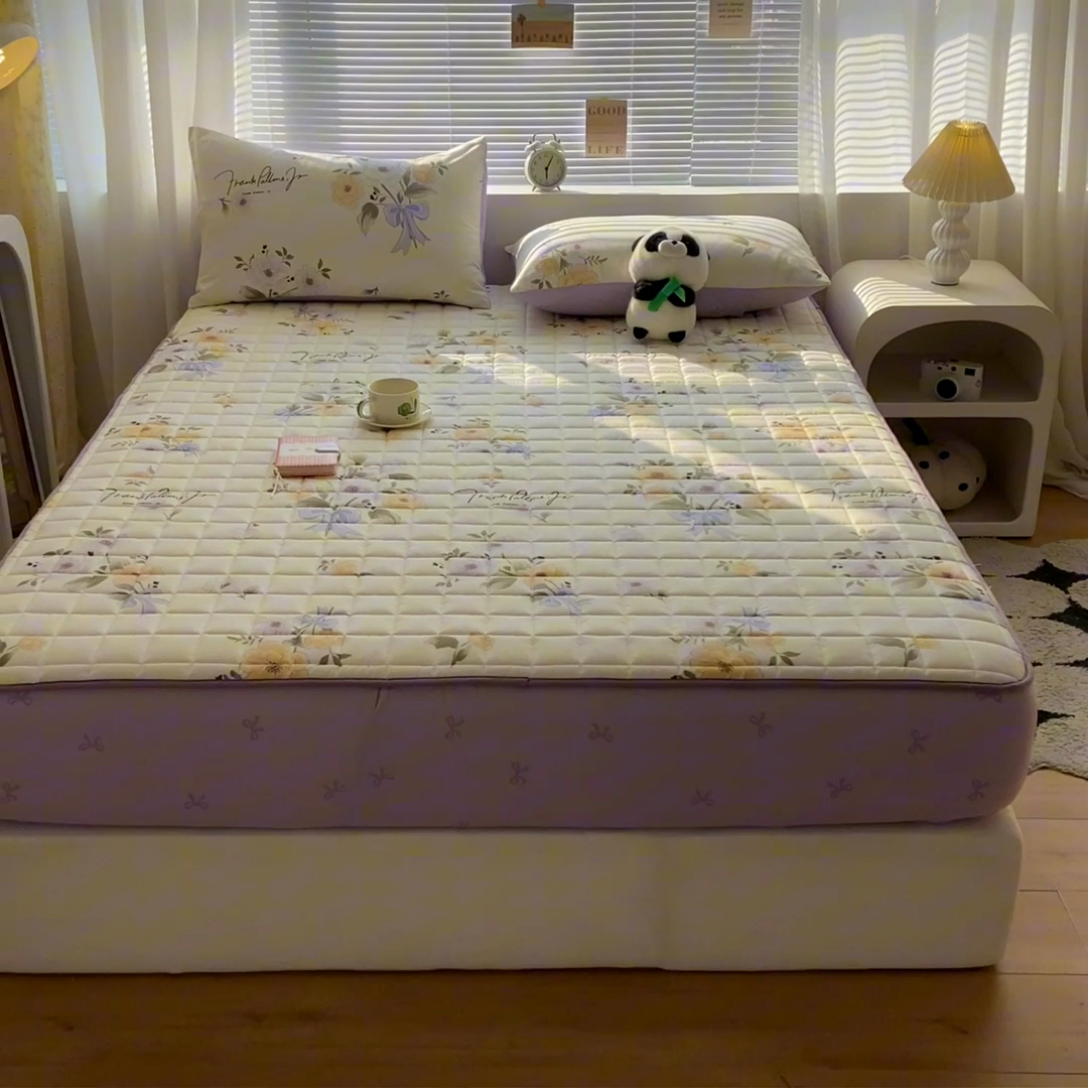 91家纺网 家纺一手货源 找家纺 鑫钰 2024新款全棉印花大豆夹棉床笠床垫保护罩 迷雾花漾