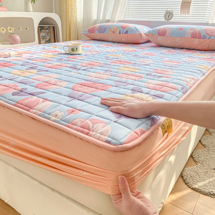 91家纺网 家纺一手货源 找家纺 鑫钰 2024新款全棉印花大豆夹棉床笠床垫保护罩 淡香花语