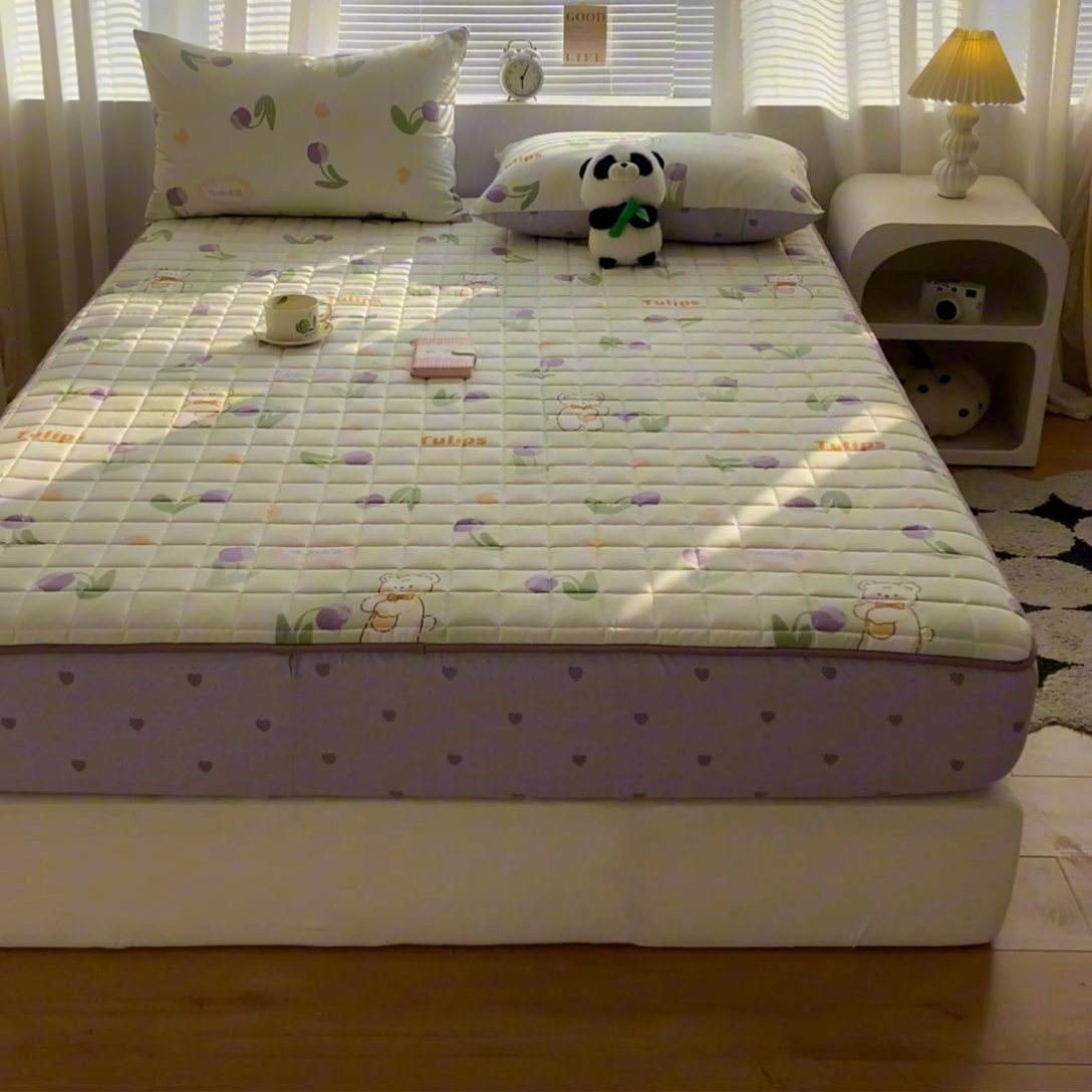 91家纺网 家纺一手货源 找家纺 鑫钰 2024新款全棉印花大豆夹棉床笠床垫保护罩 欢乐熊
