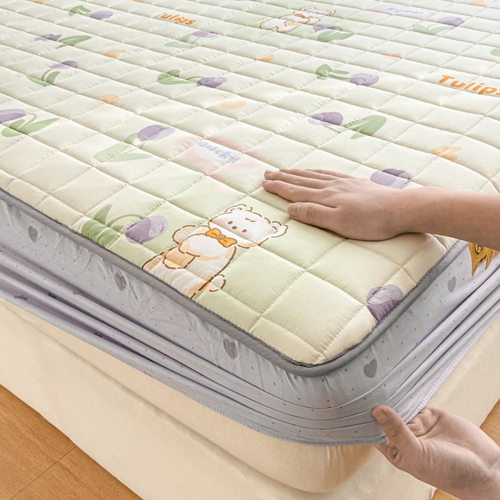 91家纺网 家纺一手货源 找家纺 鑫钰 2024新款全棉印花大豆夹棉床笠床垫保护罩 欢乐熊