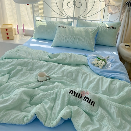 91家纺网 家纺一手货源 找家纺 （总）灰鲸 2025新款泡泡纱miumin四叶草刺绣夏被四件套