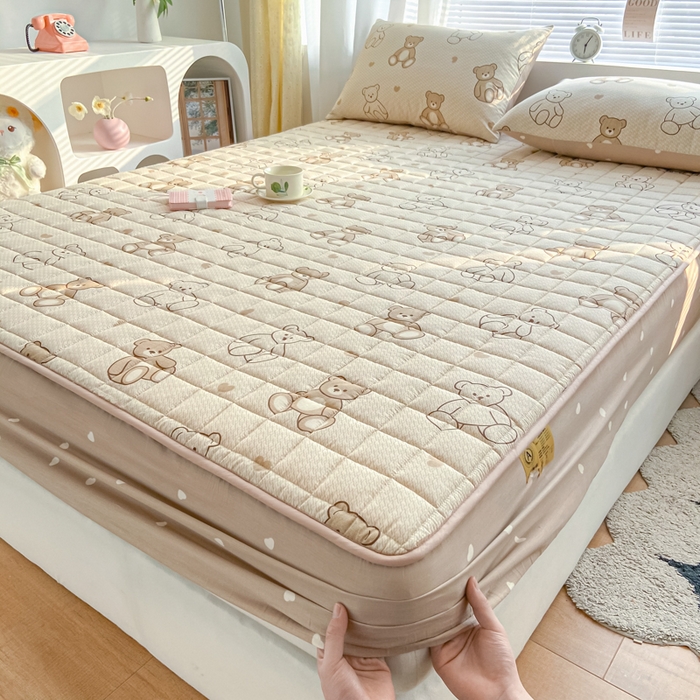 91家纺网 家纺一手货源 找家纺 鑫钰 2024新款全棉印花大豆夹棉床笠床垫保护罩 快乐熊仔