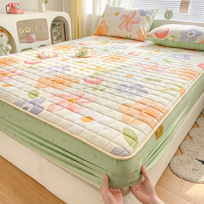 91家纺网 家纺一手货源 找家纺 鑫钰 2024新款全棉印花大豆夹棉床笠床垫保护罩 草莓仙子