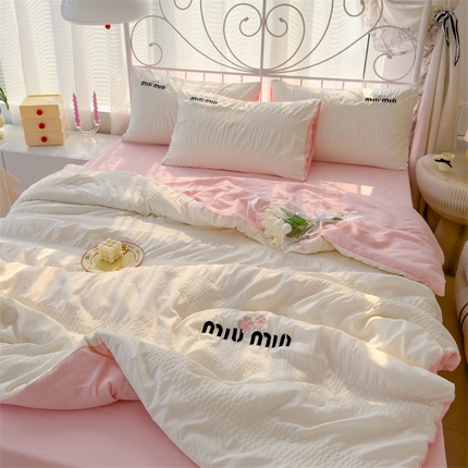 91家纺网 家纺一手货源 找家纺 （总）灰鲸 2025新款泡泡纱miumin四叶草刺绣夏被四件套