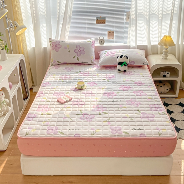 91家纺网 家纺一手货源 找家纺 鑫钰 2024新款全棉印花大豆夹棉床笠床垫保护罩 春熙-粉