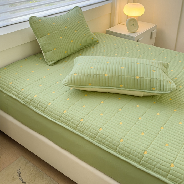 91家纺网 家纺一手货源 找家纺 金丝鸟家纺 2024新款2024新款A类磨毛大豆防水夹棉床笠-小熊 小熊 绿色