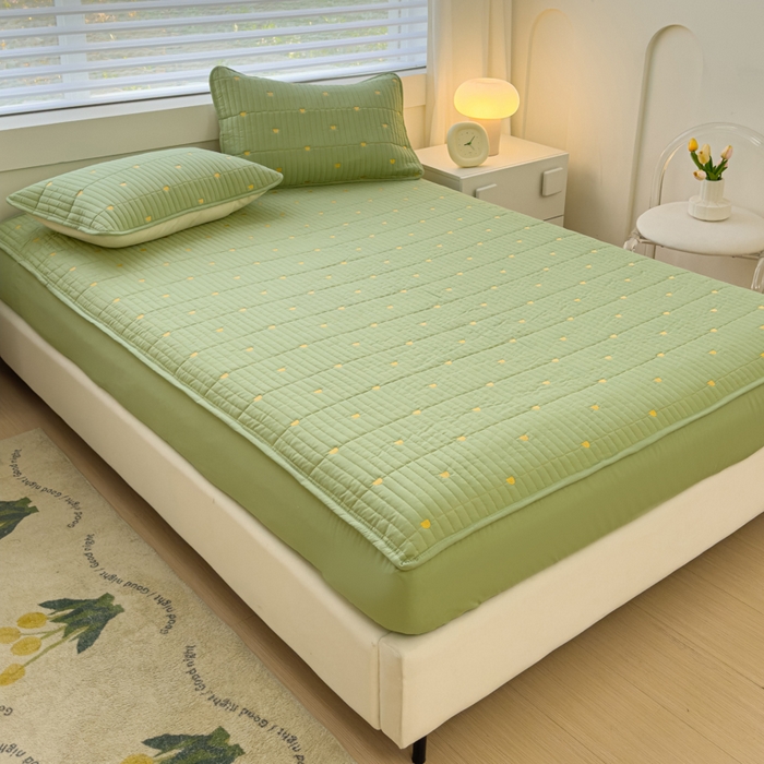 91家纺网 家纺一手货源 找家纺 金丝鸟家纺 2024新款2024新款A类磨毛大豆防水夹棉床笠-小熊 小熊 绿色