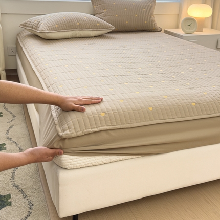 金丝鸟家纺 2024新款2024新款A类磨毛大豆防水夹棉床笠-小熊 小熊 驼色