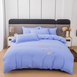 91家纺网 家纺一手货源 找家纺 丝薇雅 2024新款平纹绣花四件套-翩翩飞舞 湖蓝,湖蓝