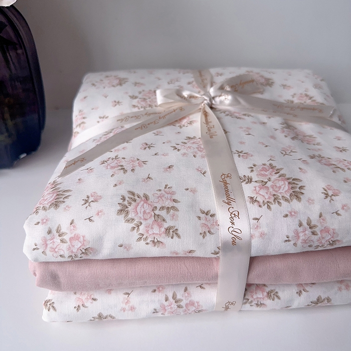 91家纺网 家纺一手货源 找家纺 麦伦家居 2024春夏新品全棉有氧双层纱印花系列四件套（叠拍图）粉黛