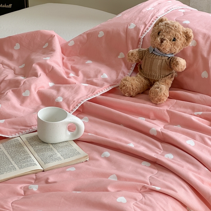 91家纺网 家纺一手货源 找家纺 洋铭区 2024新款贝壳边全棉印花夏被 粉色小心心