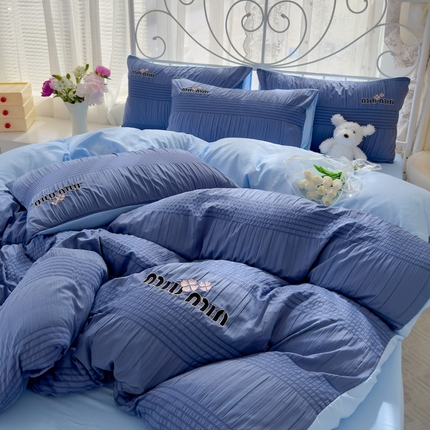 91家纺网 家纺一手货源 找家纺 灰鲸 2025新款泡泡纱系列miumin四叶草刺绣四件套 miumin四叶草-邃蓝拼天空蓝