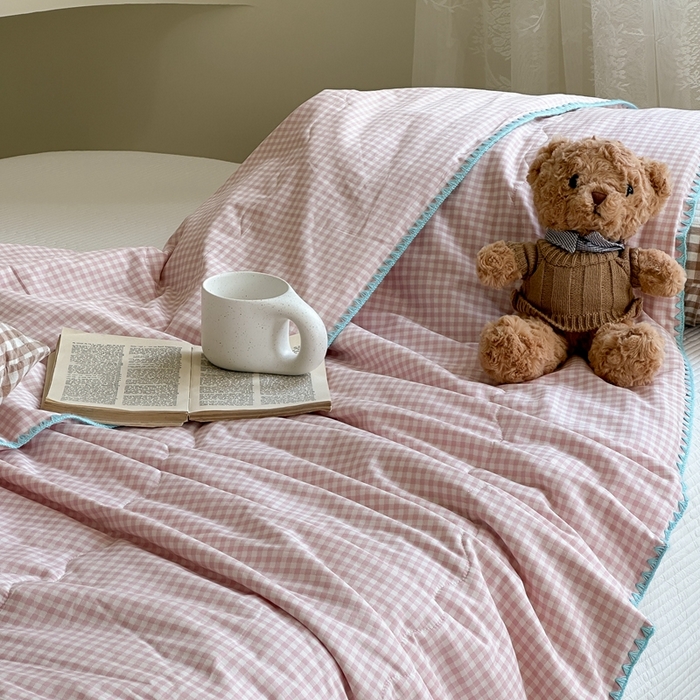 91家纺网 家纺一手货源 找家纺 洋铭区 2024新款贝壳边全棉印花夏被 粉小格