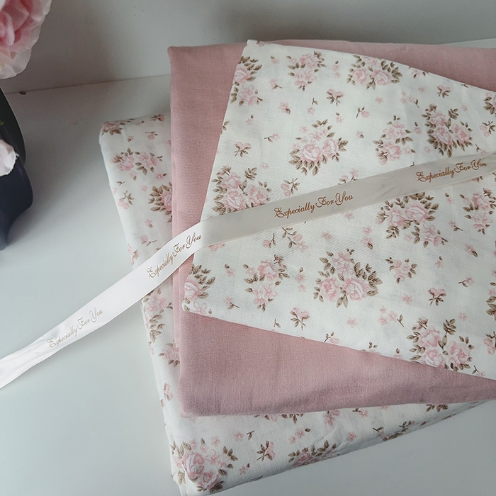 91家纺网 家纺一手货源 找家纺 麦伦家居 2024春夏新品全棉有氧双层纱印花系列四件套（叠拍图）粉黛