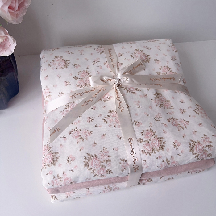 91家纺网 家纺一手货源 找家纺 麦伦家居 2024春夏新品全棉有氧双层纱印花系列四件套（叠拍图）粉黛