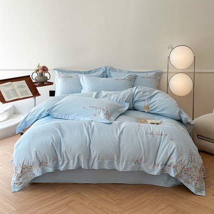 91家纺网 家纺一手货源 找家纺 金牛座 2025新款A类长绒棉全棉刺绣四件套【配礼盒】 繁花-浅蓝