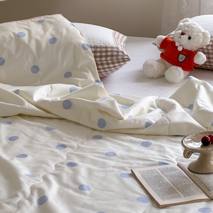 91家纺网 家纺一手货源 找家纺 洋铭区 2024新款贝壳边全棉印花夏被 蓝小圆