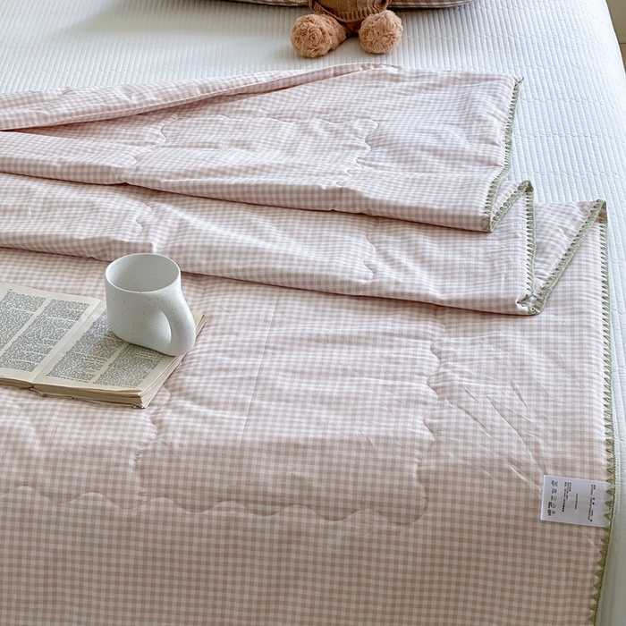 91家纺网 家纺一手货源 找家纺 洋铭区 2024新款贝壳边全棉印花夏被 杏小格