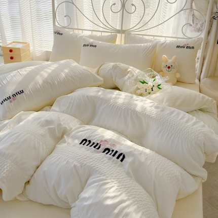 91家纺网 家纺一手货源 找家纺 （总）灰鲸 2025新款泡泡纱系列miumin四叶草刺绣四件套