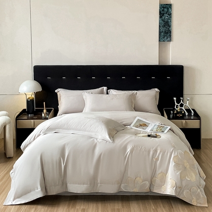 91家纺网 家纺一手货源 找家纺 金牛座 2025新款A类长绒棉全棉刺绣四件套【配礼盒】 锦瑟-烟灰