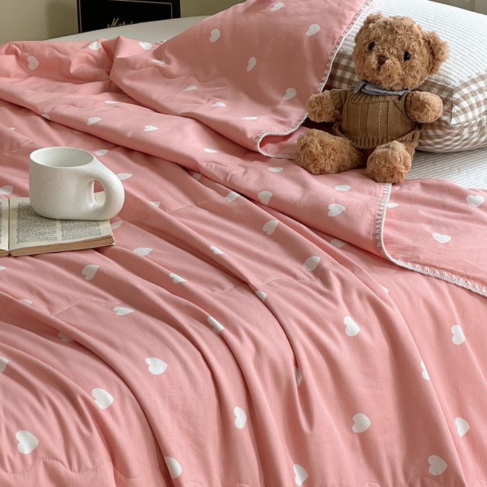 91家纺网 家纺一手货源 找家纺 洋铭区 2024新款贝壳边全棉印花夏被 粉色小心心