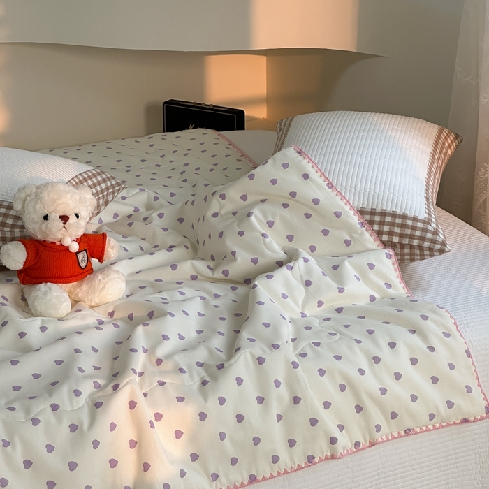 91家纺网 家纺一手货源 找家纺 洋铭区 2024新款贝壳边全棉印花夏被 紫色小心心