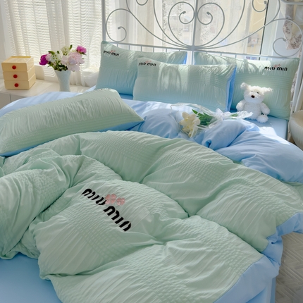 91家纺网 家纺一手货源 找家纺 （总）灰鲸 2025新款泡泡纱系列miumin四叶草刺绣四件套