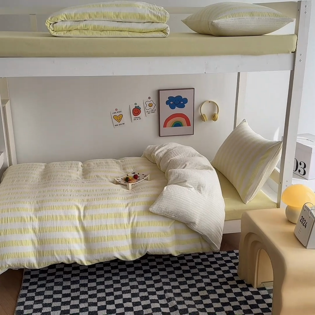 91家纺网 家纺一手货源 找家纺 玛奇朵 2024新款A类母婴级全棉双层皱皱纱学生宿舍三件套床品套件 韩系条纹-奶黄