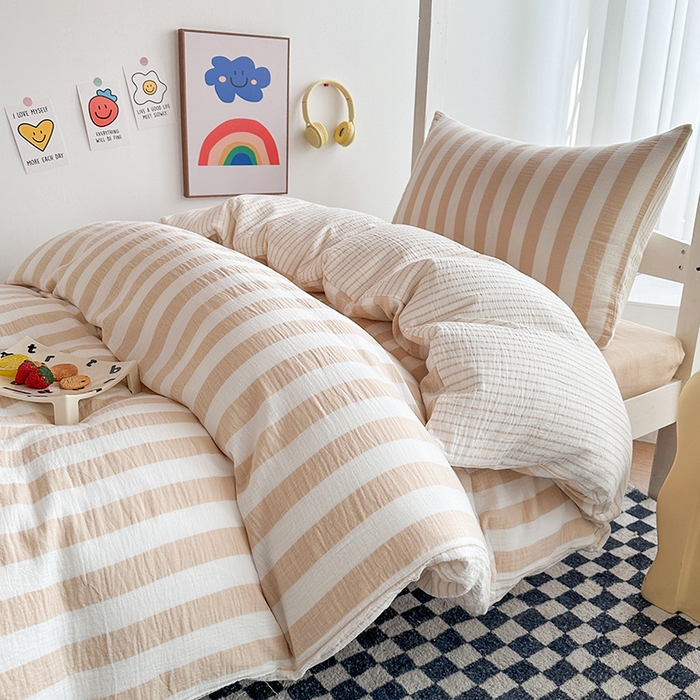 91家纺网 家纺一手货源 找家纺 玛奇朵 2024新款A类母婴级全棉双层皱皱纱学生宿舍三件套床品套件 韩系条纹-卡其