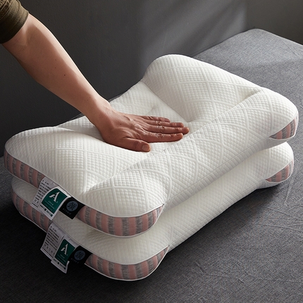 91家纺网 家纺一手货源 找家纺 乐可 2024新款spa护颈枕-风格二 spa护颈枕粉边42*65cm单只