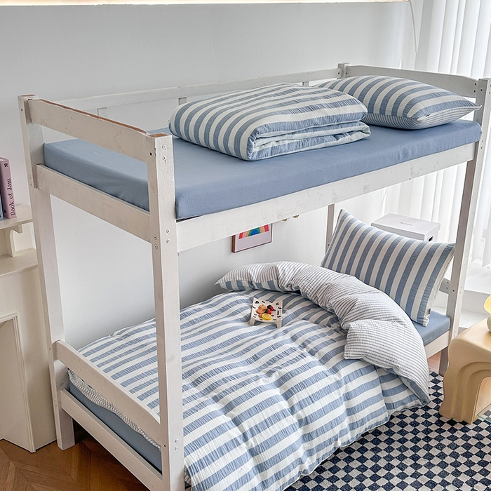 91家纺网 家纺一手货源 找家纺 玛奇朵 2024新款A类母婴级全棉双层皱皱纱学生宿舍三件套床品套件 韩系条纹-蓝灰