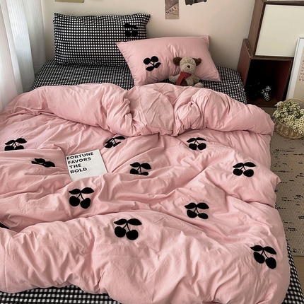 尤米 2024新款可爱樱桃系列水洗棉毛巾绣四件套 樱桃-粉格