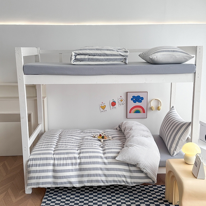 91家纺网 家纺一手货源 找家纺 玛奇朵 2024新款A类母婴级全棉双层皱皱纱学生宿舍三件套床品套件 韩系条纹-月灰