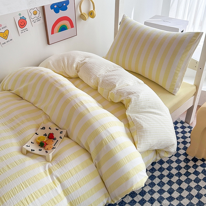 91家纺网 家纺一手货源 找家纺 玛奇朵 2024新款A类母婴级全棉双层皱皱纱学生宿舍三件套床品套件 韩系条纹-奶黄