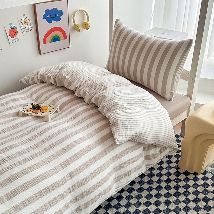 91家纺网 家纺一手货源 找家纺 玛奇朵 2024新款A类母婴级全棉双层皱皱纱学生宿舍三件套床品套件 韩系条纹-奶咖